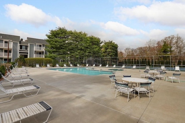 4 Post Oak Ln Unit 15, Natick, MA 01760 - community pool featuring a patio