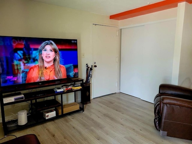 4 Post Oak Ln Unit 15, Natick, MA 01760 - living room with wood finished floors