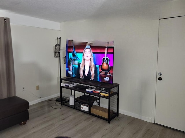 4 Post Oak Ln Unit 15, Natick, MA 01760 - living room featuring wood finished floors