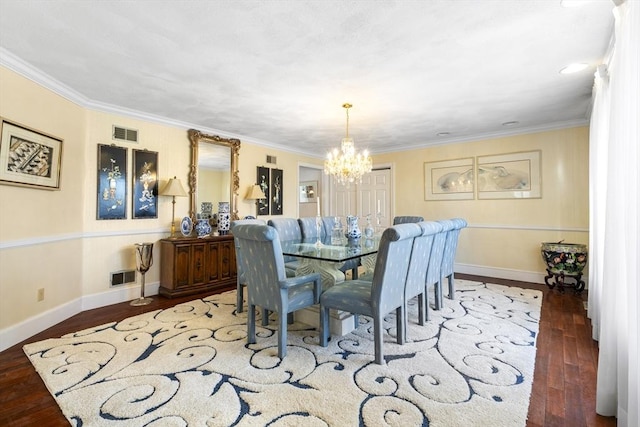 dining area featuring hardwood / wood-style flooring, crown molding, and a notable chandelier