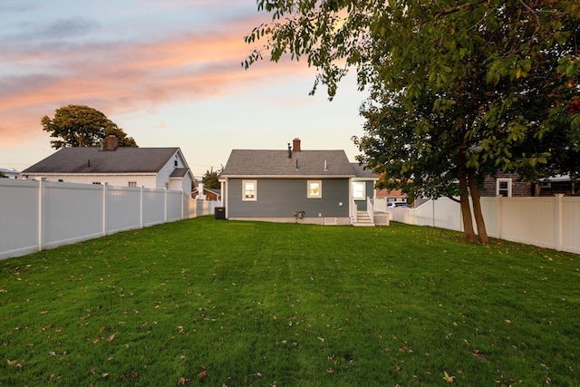 view of yard at dusk