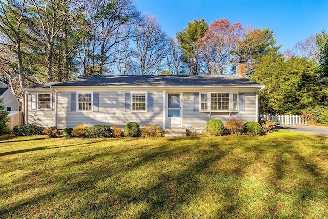 single story home with a front lawn