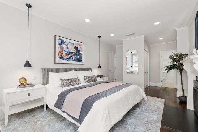 bedroom featuring visible vents, crown molding, baseboards, recessed lighting, and wood finished floors