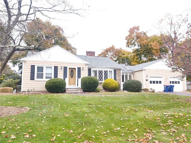 view of front facade featuring a front lawn and a garage