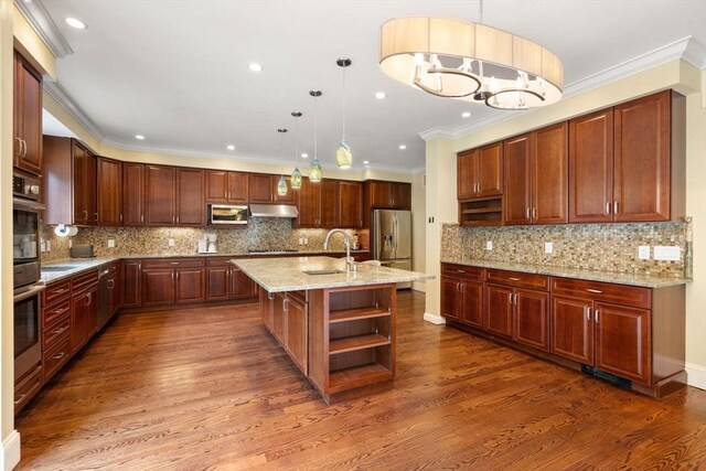 kitchen featuring tasteful backsplash, appliances with stainless steel finishes, dark wood-type flooring, and an island with sink