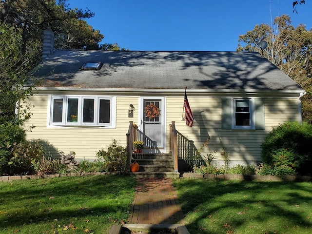 view of front of house with a front yard