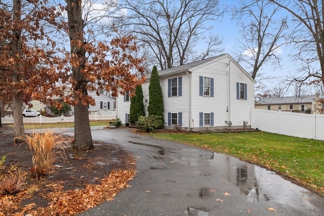 view of front of house with a front lawn