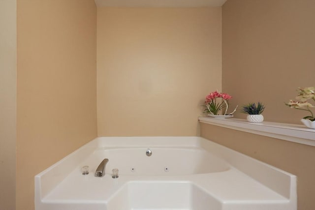 4 Colonial Rd, Webster, MA 01570 - full bath with a whirlpool tub