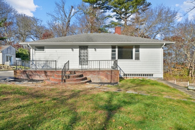 view of front of property with a front lawn