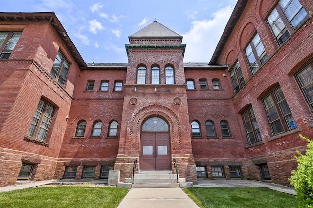 31 Elizabeth St Unit 103, Worcester, MA 01605 - view of building exterior featuring entry steps
