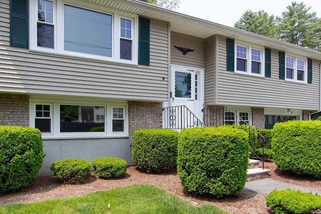 4 Morningside Dr, Beverly, MA 01915 - split foyer home with brick siding