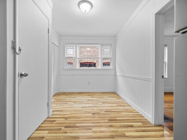 9-11 Edmunds St, Cambridge, MA 02140 - corridor featuring light wood-style floors