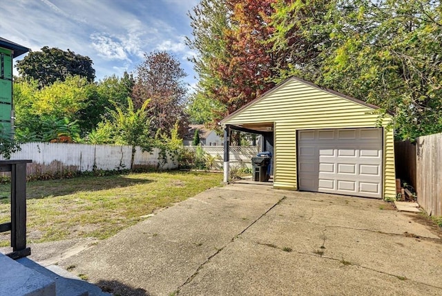 44 Georgetown St, Springfield, MA 01104 - detached garage featuring driveway