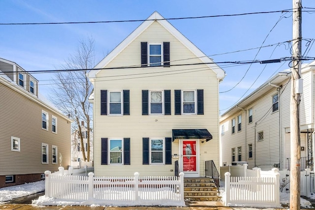 view of front of house with a fenced front yard