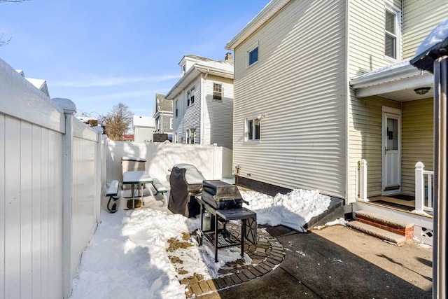 view of side of property featuring a fenced backyard