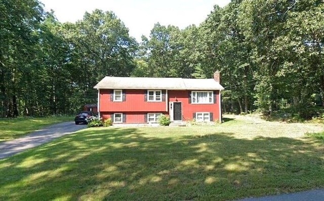 view of front of house with a front yard