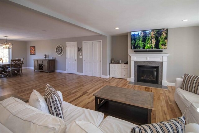 living area with recessed lighting, light wood-style flooring, and baseboards