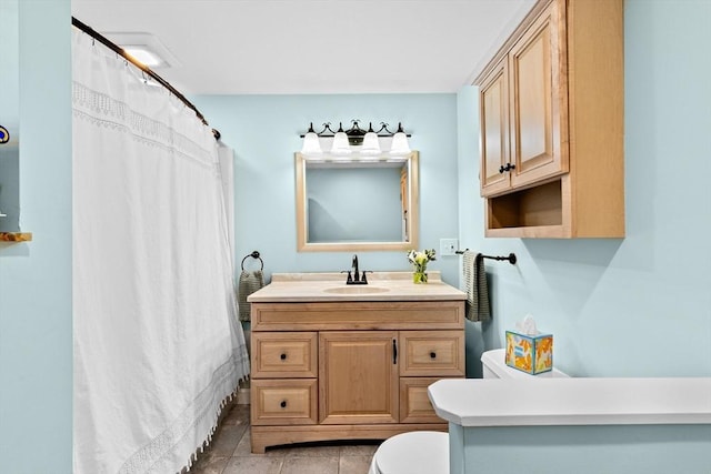 full bath featuring tile patterned flooring, a shower with shower curtain, vanity, and toilet