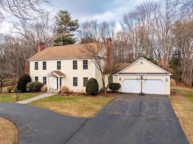 view of front of home featuring a front yard and a garage