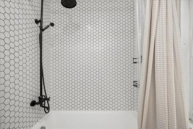 details with shower / bath combination with curtain