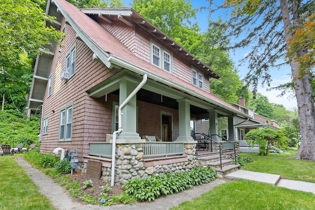 20 Saint Elmo Rd, Worcester, MA 01602 - view of front facade with covered porch and a front lawn