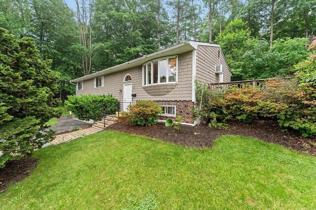 44 Drexel St, Worcester, MA 01602 - split foyer home with a front yard