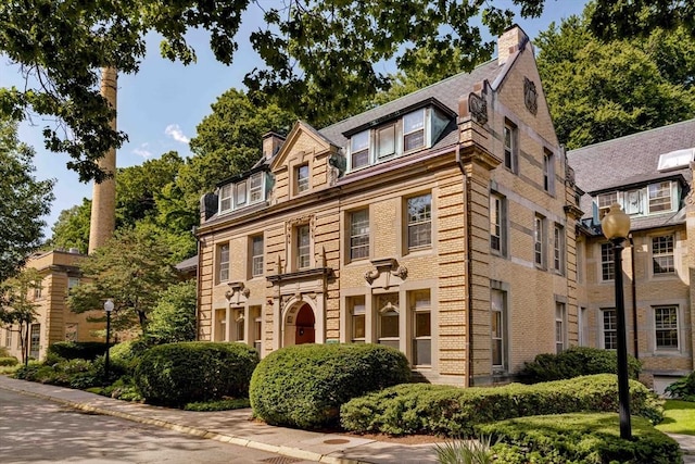 65 Glen Rd Unit H4, Brookline, MA 02445 - view of front of house with a chimney