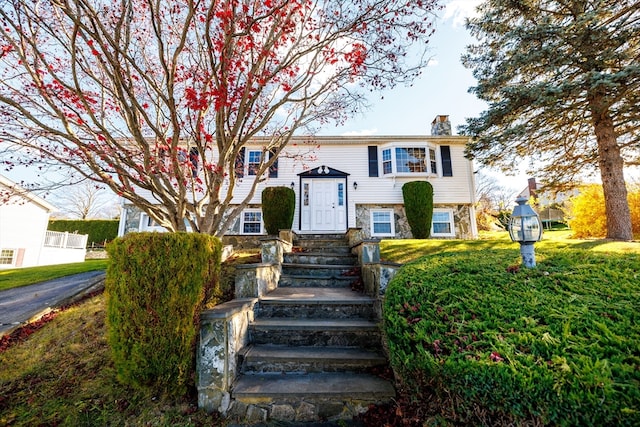 split foyer home with a front lawn