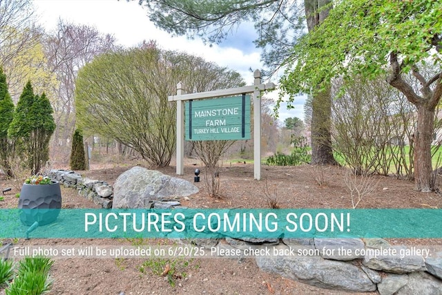 10 Fox Holw Unit 10, Wayland, MA 01778 - view of community sign