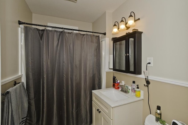 bathroom featuring vanity, a shower with shower curtain, and toilet