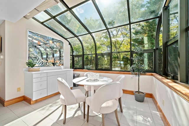 sunroom with lofted ceiling