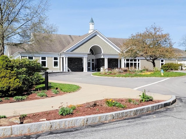 view of property featuring curved driveway