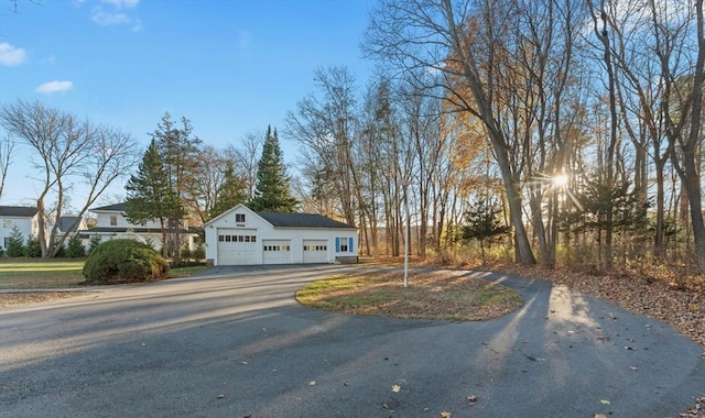 view of front of house with a detached garage