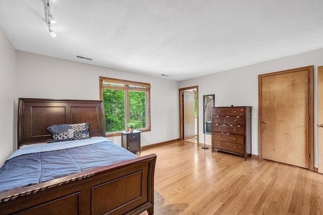 236 Williamsburg Dr, Longmeadow, MA 01106 - bedroom featuring light wood-style flooring, baseboards, and a textured ceiling