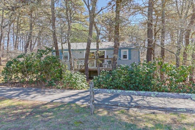 view of front of home featuring a wooden deck