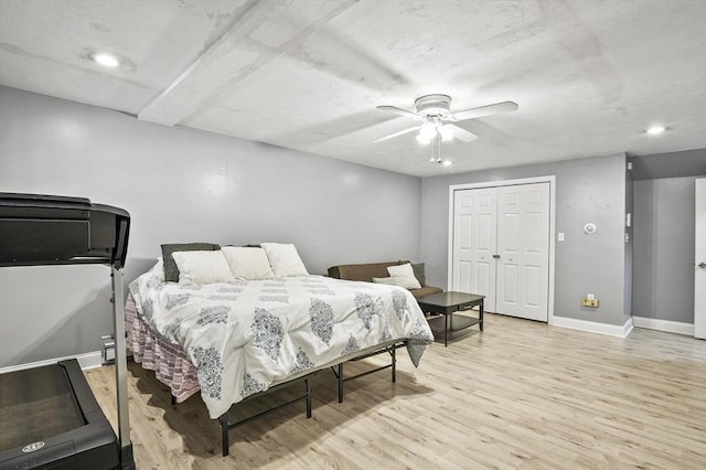 bedroom with wood finished floors, a closet, baseboards, ceiling fan, and recessed lighting
