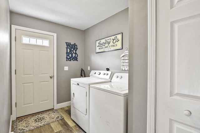 washroom featuring laundry area, baseboards, light wood-type flooring, and independent washer and dryer