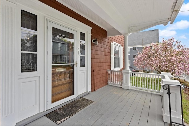 entrance to property featuring covered porch