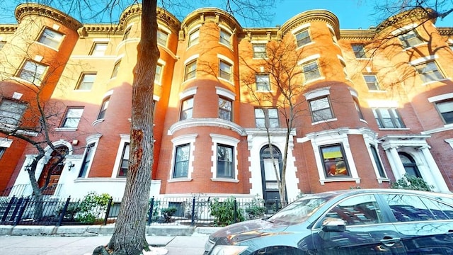 87 Gainsborough St Unit 202, Boston, MA 02115 - view of property with a fenced front yard