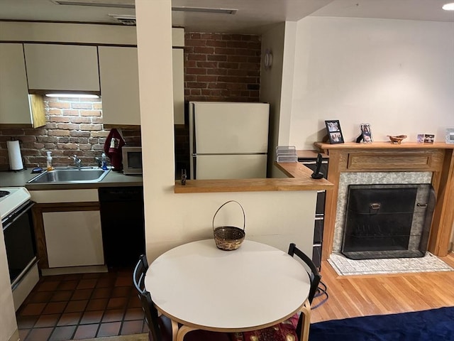 87 Gainsborough St Unit 202, Boston, MA 02115 - dining area with a fireplace with raised hearth
