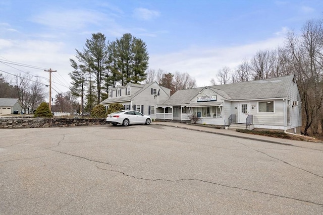 160 Shrewsbury St, Holden, MA 01520 - view of front of home featuring a porch and uncovered parking