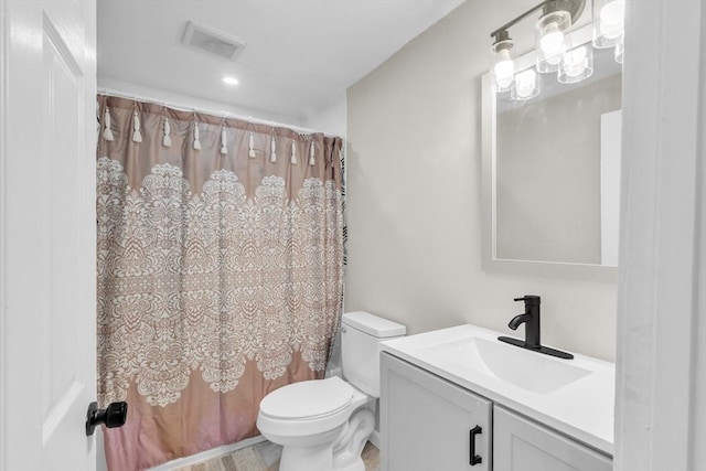 full bathroom with shower / tub combo with curtain, vanity, and toilet