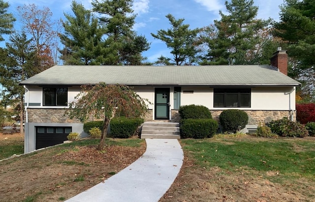 view of front of home featuring a front yard and a garage