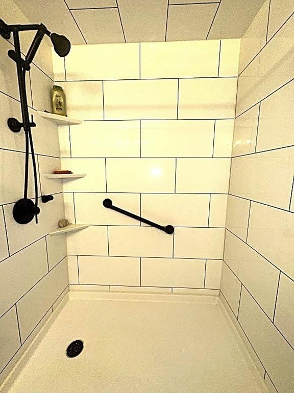 330 Chapin St, Ludlow, MA 01056 - full bath with tiled shower