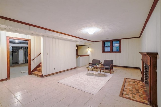 sitting room with ornamental molding