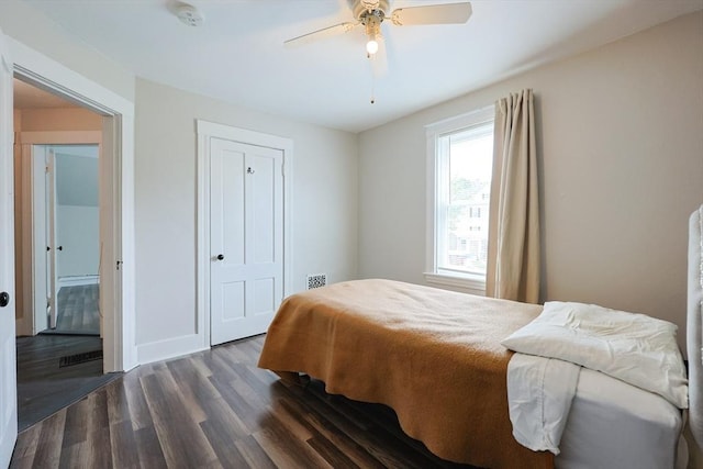 bedroom featuring dark wood-style flooring and a ceiling fan