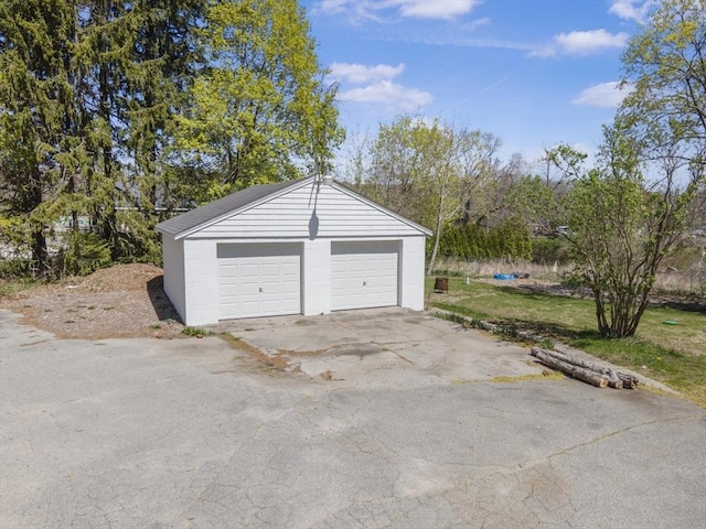 view of detached garage