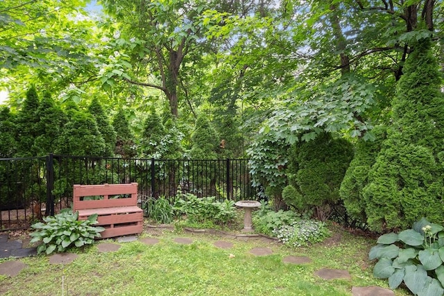 4 Fiske Ave, Chelmsford, MA 01863 - view of yard