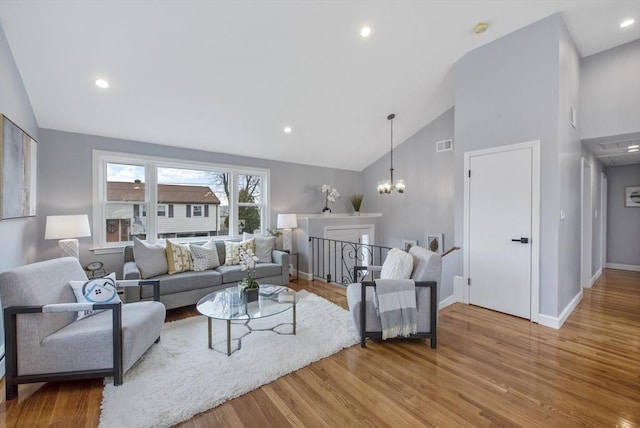 living room featuring a chandelier, recessed lighting, wood finished floors, visible vents, and baseboards