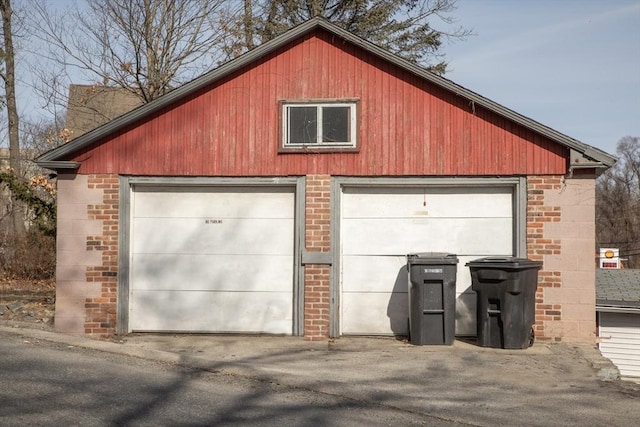 view of detached garage